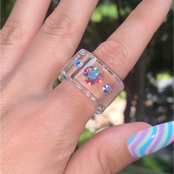 Clear Acrylic Lucite Cube Ring With Aurora Borealis Swarovski Crystal Rhinestone - Picture 5 of 14